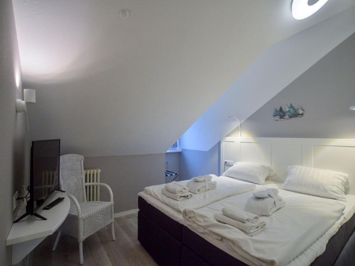 Komfortplus Mit 1 Schlafzimmer Und Balkon Im Dachgeschoss 022 *